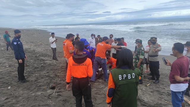 Bau Menyengat, Mayat Tanpa Identitas Ditemukan Warga di Tepi Laut Ambal