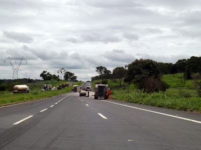 Acidcentes na BR-153 em Goiás - Um Asno