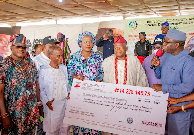 Ekiti State Governor, Dr. Kayode Fayemi, (right) presenting a cheque to representatives of Okemesi -Ekiti, during the presentation of cheques to benefitting communities in the self-help programme of the Ekiti State Community and Social Development Agency (EKSDA), in Ado Ekiti…on Tuesday.