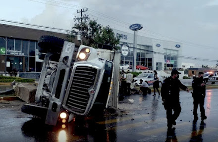 Accidente deja lesionados a 15 trabajadores de la construcción en Av Bonampak Cancún