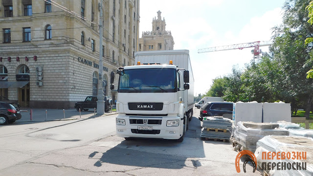 Грузовой КАМАЗ фура для перевозки многотоннажных грузов