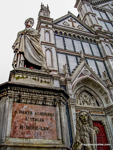 Estátua de Dante Alighieri em Florença