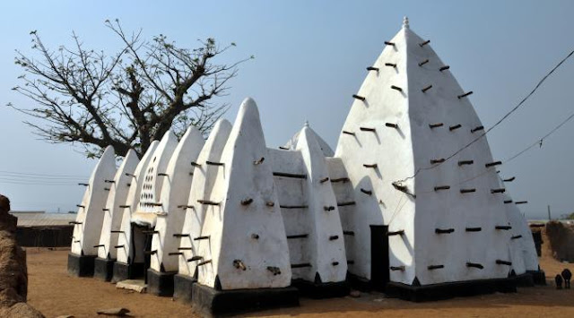 Masjid Yang Terbuat Dari Lumpur