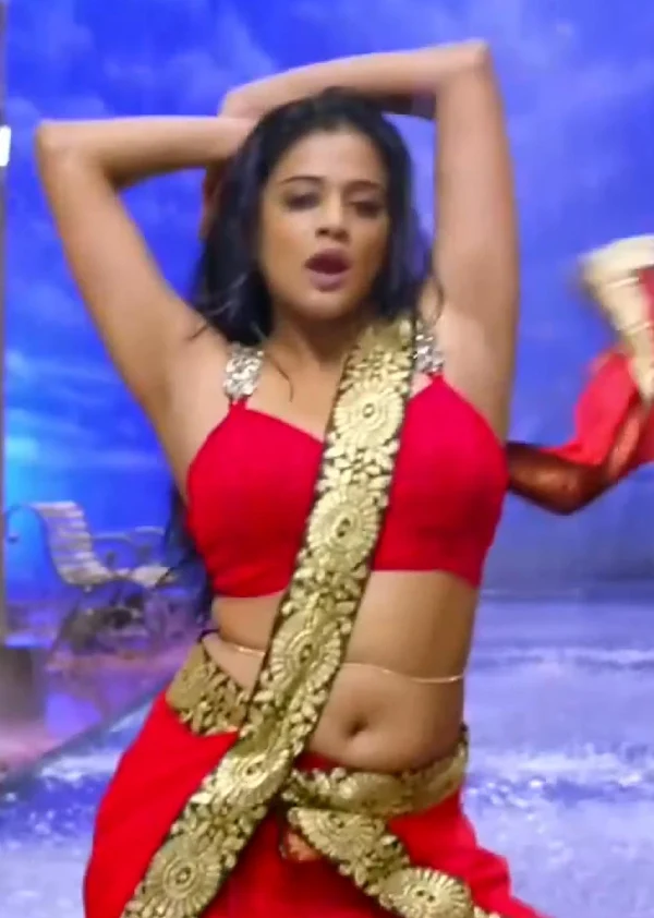 priyamani navel chain saree hot south indian actress