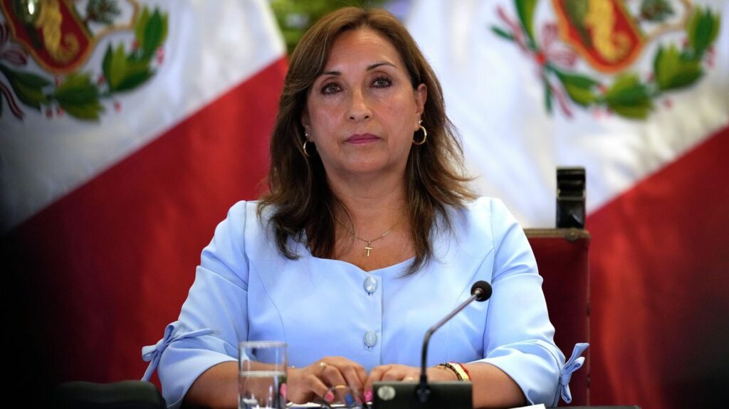 Primer ministro de Perú dice que se atropelló la dignidad de Boluarte