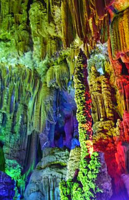  Reed Flute Cave Guilin , China