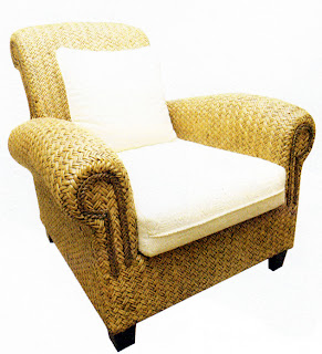 Kursi klasik single arm chair  berbahan rotan termasuk jenis kursi santai dan sangat cocok untuk furnitur desain klasik
