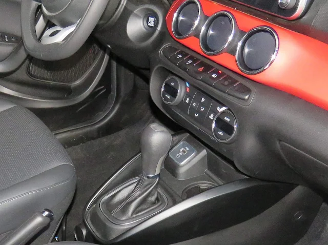 Fiat Argo HGT 1.8 Automático - interior