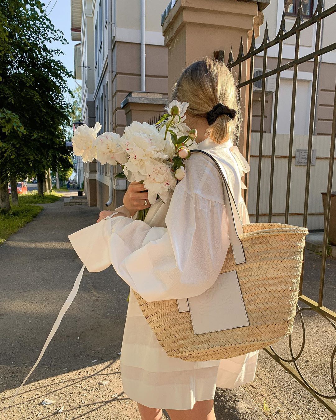 25 Summer Totes Fashion Editors Love — @marie_sinitsina Instagram Outfit With Loewe Raffia Basket Tote