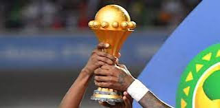 Football: which host country for CAN 2025?  **The 35th edition of the African Cup of Nations will take place in three years. It remains to designate the country that will host this football festival on a continental scale. Guinea, host country designated in 2014 lost Friday, the organization of this competition. **  ''Guinea is not ready'' is how the South African Patrice Motsepe justified the decision of the African football confederation. A verdict which was in the pipes in reality since July specified the boss of the CAF during a press conference Friday in Conakry.  Transition Priority  Mamady Doumbouya certainly did not appreciate the decision. For the lieutenant-colonel, it can be considered as a rebuff. The president in trellis having made the organization by his country of this event, '' the priority of the transition ''.  A desire clearly displayed in August, when a CAF assessment mission was packing its bags in the Guinean capital. "The president of the transition Colonel Mamady Doumbouya made it one of his transition levers today by saying that if there is only one thing that we will have achieved during this transition, if it is the organization of this event (African Cup of Nations 2025 Editor's note), we will have succeeded in our transition.'' Tried to reassure  Lansana Béa Diallo , Guinean Minister of Sports, while acknowledging that his country had fallen behind.   Colonel Doumbouya had already appointed a new organizing committee in March, ousting the old team, one of whose members publicly expressed his doubts as to the feasibility of the project. But the way to go to hold the bet exceeded without any doubt, the “good intentions” of the military authorities. Infrastructure, sports equipment, accommodation, transport and others left many observers just as skeptical.   The political and economic context of the country, at odds with the economic community of West African states, was in the opinion of many, the thorn in the side of the country. The possibility of a postponement to 2026 or 2027 would have even been mentioned to save the “CAN of Guinea”.    Candidates expected  Exit the country of Douboumya, CAF is now awaiting applications from countries interested in organizing the queen of football competitions on the continent. The speculations are going well. Morocco and South Africa are presented as serious candidates for the seat left vacant by Guinea. The Cherifian kingdom hosted the tournament for the last time in 1988. It had refused to organize the 2015 edition against the backdrop of the Ebola virus . While Mandela's country hosted CAN 2013 .    Lately, the organization of the African cups of football nations has been far from being a calm river: after having entrusted Egypt with the organization of CAN 2019, following the delay taken by Cameroon, the CAF had shifted the calendar, attributing the next edition, in 2021, to Cameroon precisely, and that of 2023 to Côte d'Ivoire. Guinea had agreed to organize the 2025 edition.  Guinea, which has not yet digested its disillusionment, is invited to look to the future: ''the work begun by Guinea should encourage it to apply for the organization of competitions'', declared Patrice Motsepe on Friday. Still it will be necessary that the CAN, remains a priority, in a country which must organize elections for a return to the civil order.