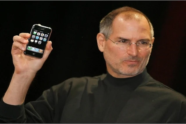 هل تعلم ان ستيف جوبس قام بخدع كل العالم عند عرضه لأول هاتف ايفون، تعرف كيف فعل ذلك بنفسك