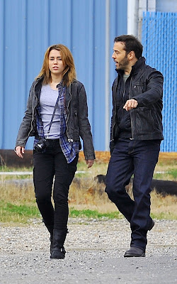 Miley Cyrus with Jeremy Piven on the set of 