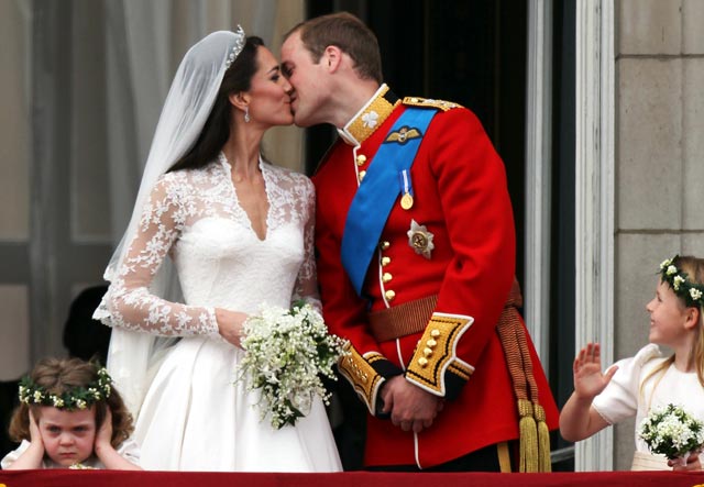 prince william and kate middleton kiss. Prince William, Kate Middleton