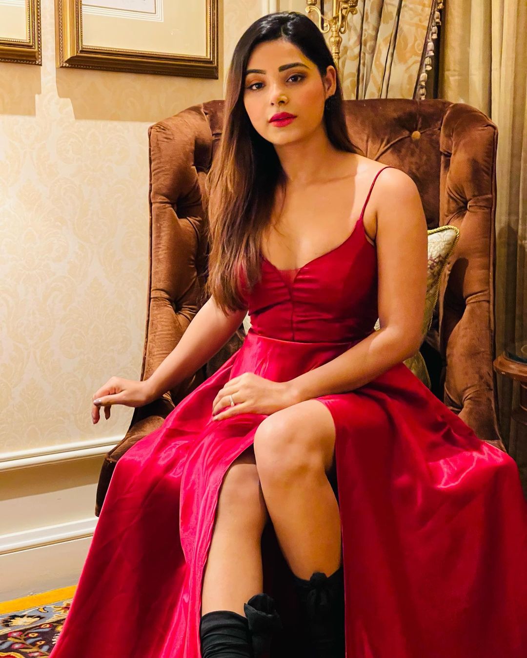 Anushka Srivastava cleavage red dress