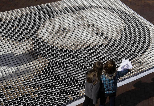 Mona Lisa Picture in Sydney with Coffee Cups