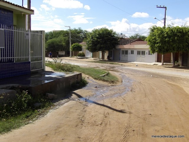 Desperdício de água em tempos de grande escassez revolta moradores em Santa Cruz do Capibaribe