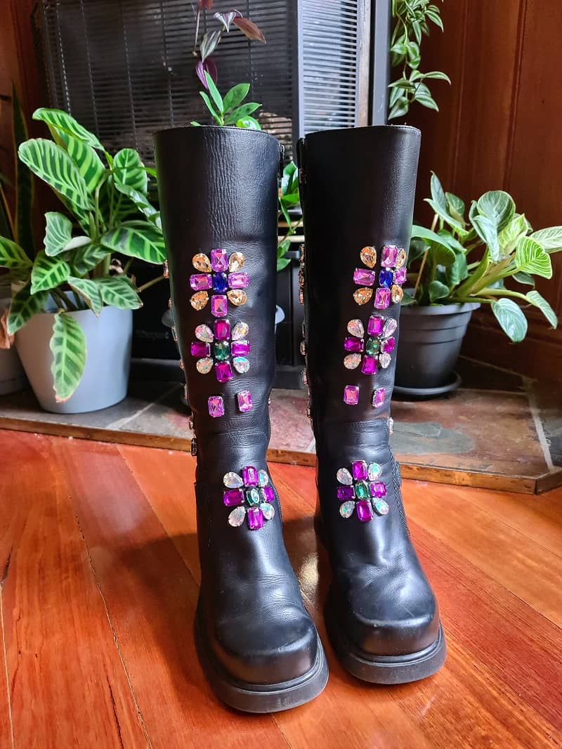 upcycling secondhand leather boots