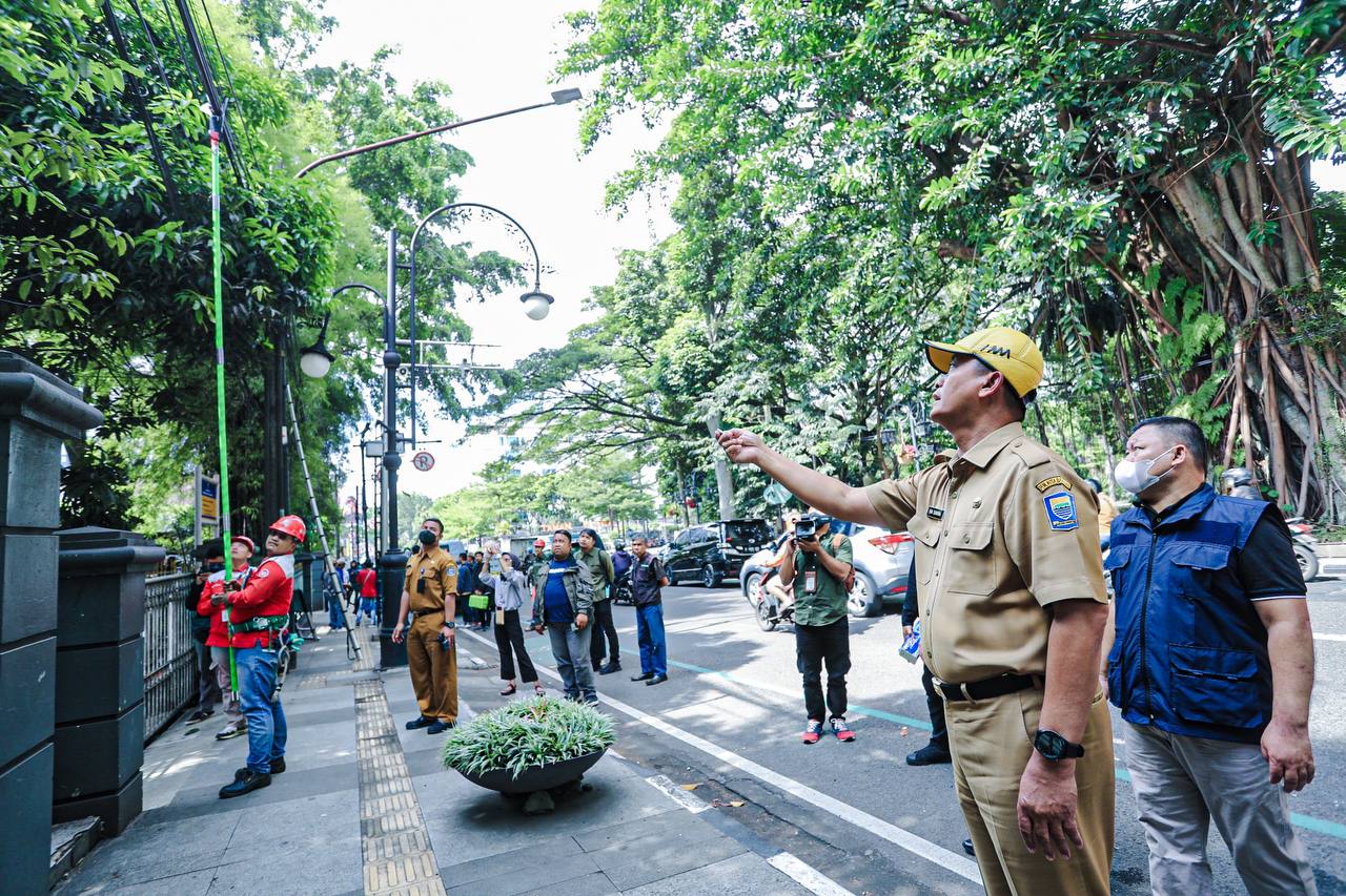 Pemkot Bandung Masifkan Penertiban Kabel Guna Menjaga Estetika dan Keselamatan Warga