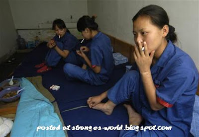 China's smokers @ strange world