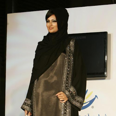 Abaya Fashion Show on Excellent Fashions  Latest Abaya Fashion 2011