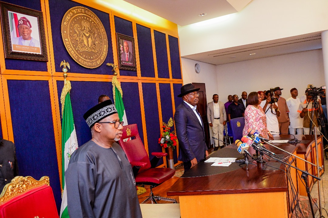 Governor of Rivers State, Siminalayi Fubara, swears in newly elected Local Government Chairmen