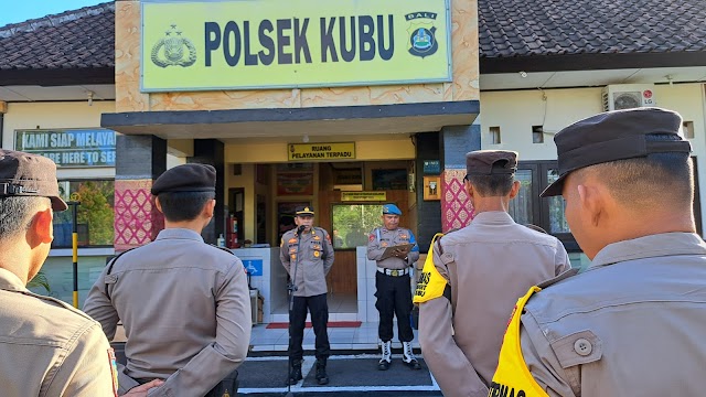 Giat Rutin, Kapolsek Kubu Pimpin Giat Apel Pagi Rutin di Halaman Mapolsek Kubu dan Berikan  Arahan  Tugas Kedepan