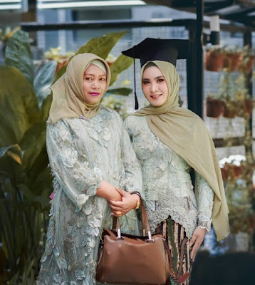 model hijab wisuda menutup dada terbaru