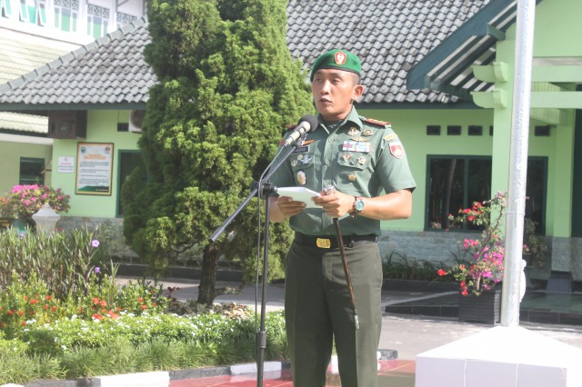 ANGGOTA KODIM 0726 DAN POLRES SUKOHARJO UPACARA BERSAMA DI MAKODIM