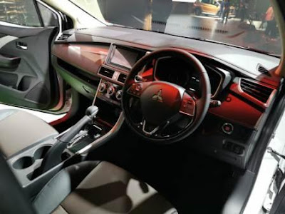 Interior  Mitsubishi Xpander Cross