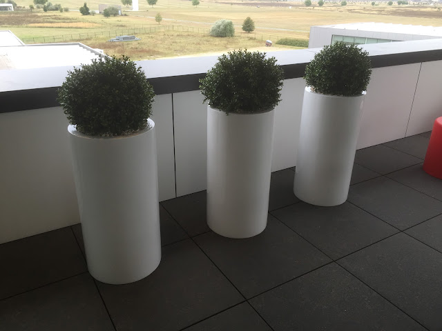 Plantenbak kopen in hout pvc plastic polyester steen staal steigerhout cortenstaal kunststof