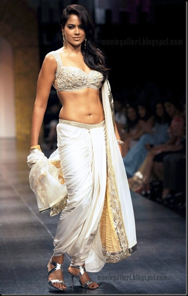 Sameera-Reddy-648x1024