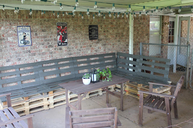 Sassy Sparrow: DIY Outdoor Patio Furniture from Pallets