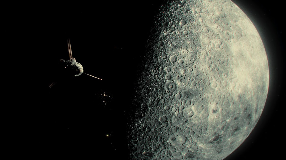 Spaceship leaving the Moon in Ad Astra movie
