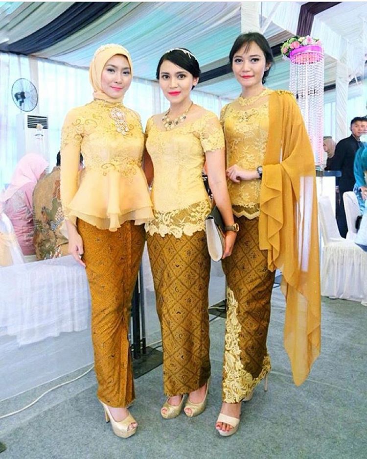  Model  Kebaya  Batik  Kuning Inspirasi Kebaya  Indonesia