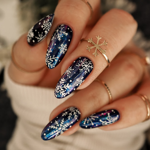 snowflakes nails