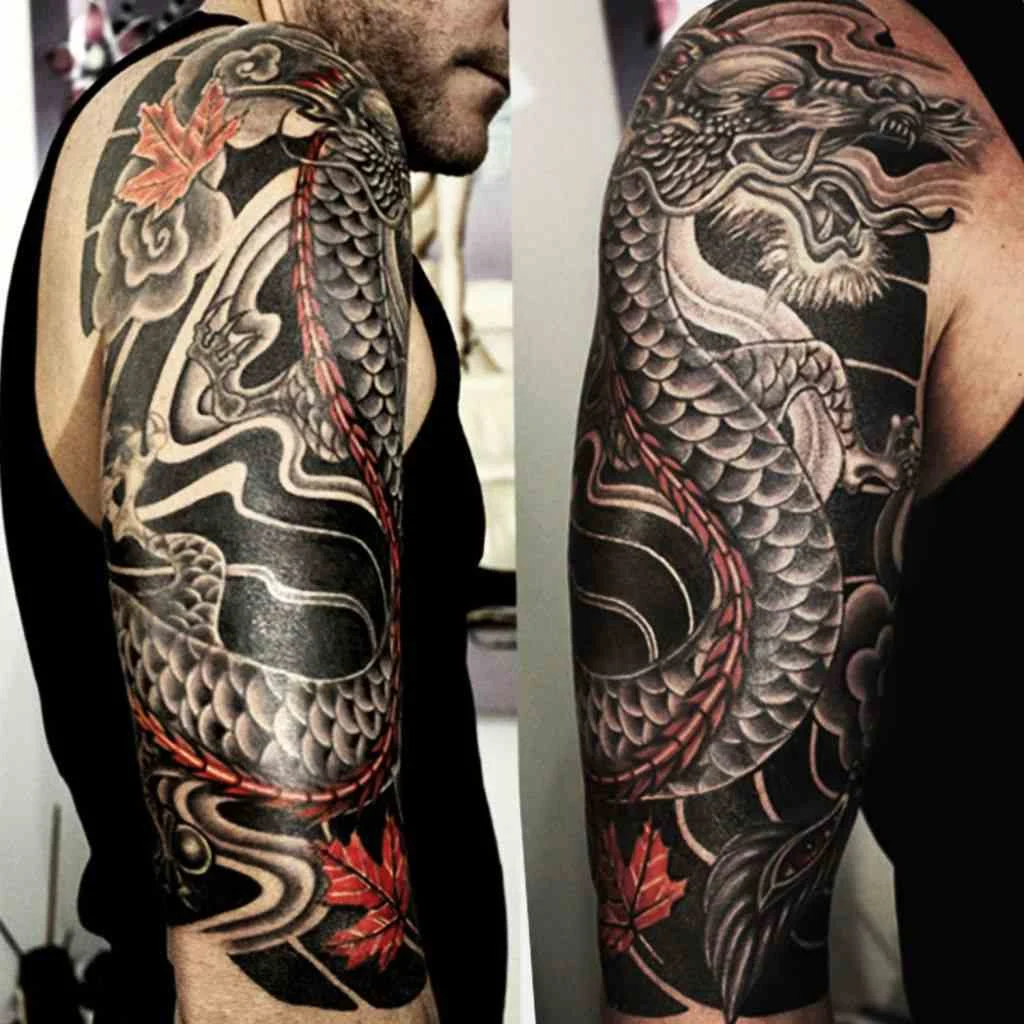 vemos a un hombre con tatuaje de dragon