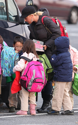 Kate Gosselin - A School Bus Busy Photos