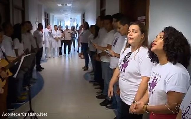 Coro de cristiano en hospital