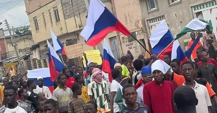 Yoot Leaders Want Gomet to Katch Those Wey Use Russian Flag for #EndBadGovernance Protest