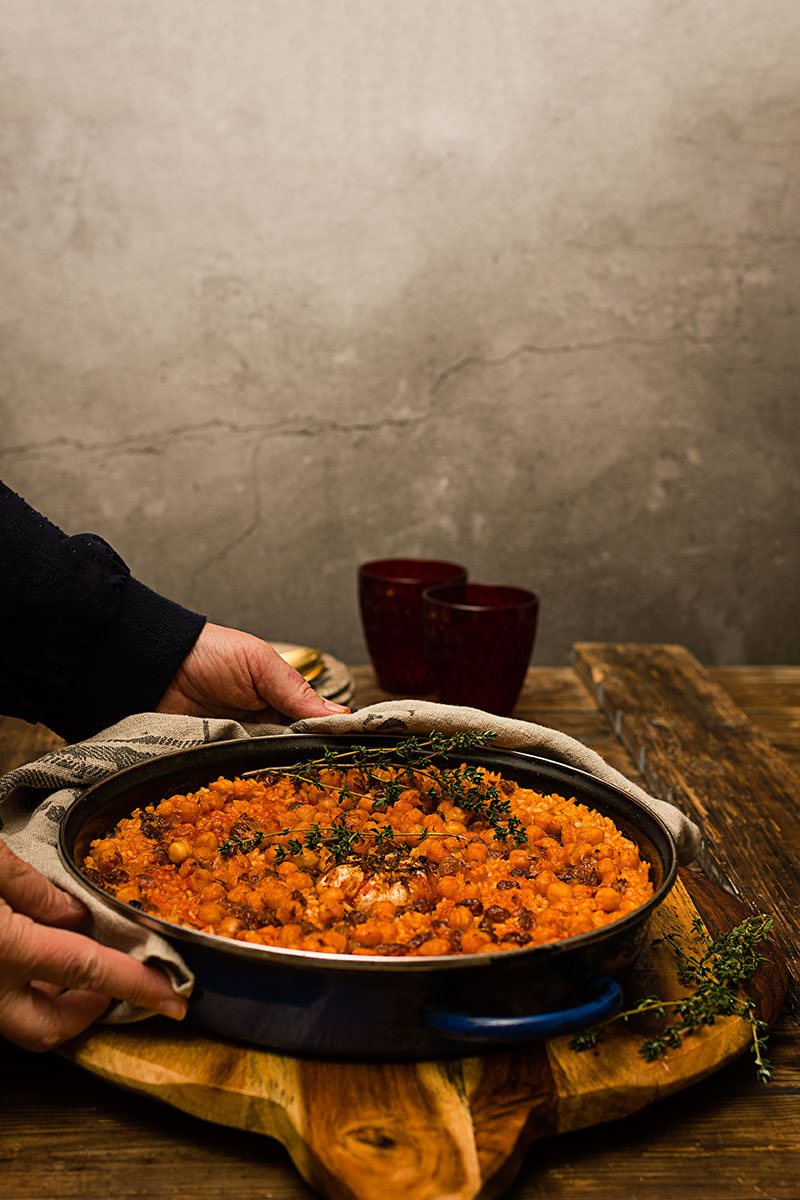 Arroz al horno con garbanzos y pasas