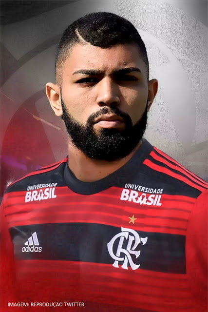 Gabigol veste, pela primeira vez, a camisa do Flamengo