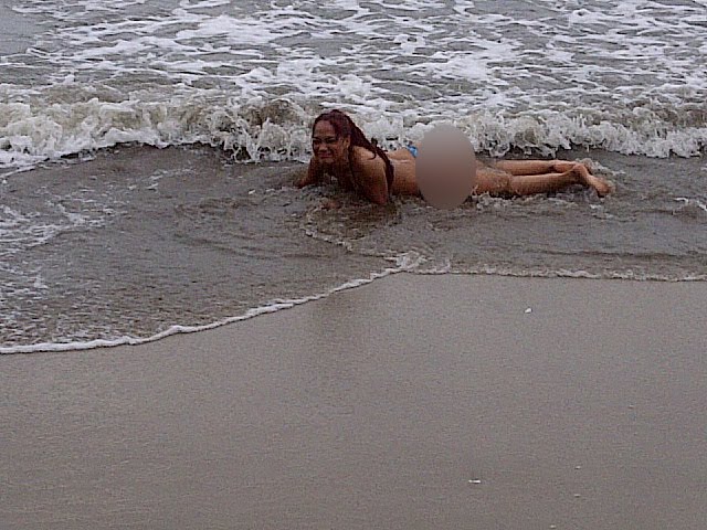 Berita Foto Bugil Topless Jenny Cortez di Pantai