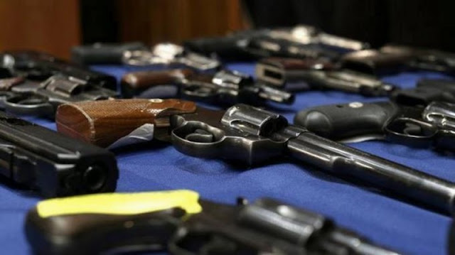 Apresan Encargado  de evidencias de la Fiscalía de Barahona acusado de robar armas de fuego del almacén.
