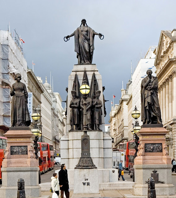 Мемориал в центре Лондона, посвящённый Крымской войне