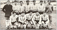 REAL VALLADOLID DEPORTIVO. Temporada 1961-62. Zumalabe, Ramírez, Gómez, Matito, García Verdugo, Sanchís y Calvo (portero suplente). Mirlo, Joselín, Morollón, Rodilla y Molina. A. D. PLUS ULTRA 1 🆚 REAL VALLADOLID DEPORTIVO 0. Domingo 25/03/1962, 11:30 horas. Campeonato de Liga de 2ª División, Grupo Norte, jornada 29. Madrid, estadio de la Ciudad Lineal. GOLES: ⚽1-0: 85’, Estrada.