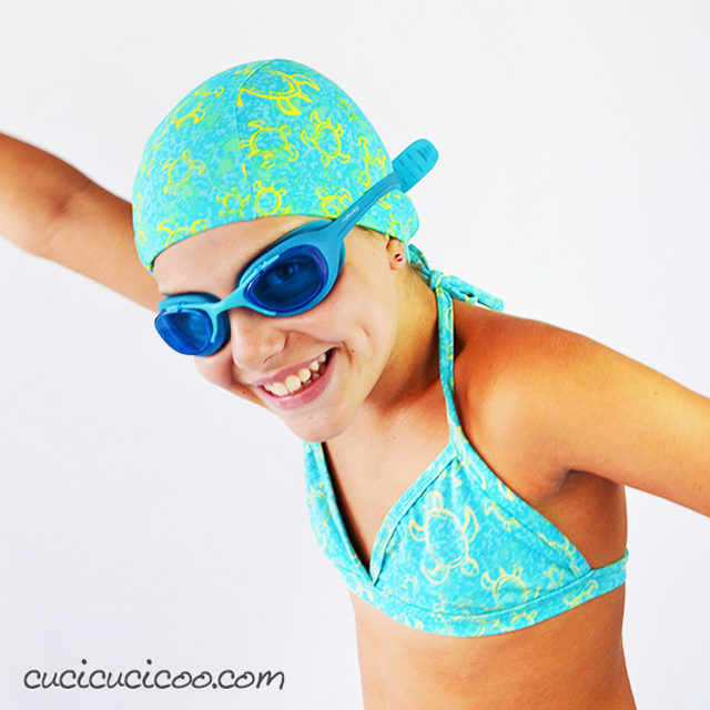 Learn how to sew a swimming cap for adults and children. Free pattern and tutorial by Cucicucicoo.