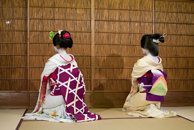 Maiko y geisha juntas