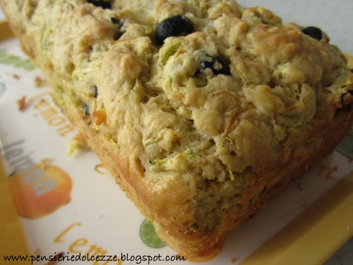 Cake salato zucchini olive e feta 5