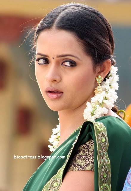 south indian actress Bhavana latest hot and sexy stills in white blouse