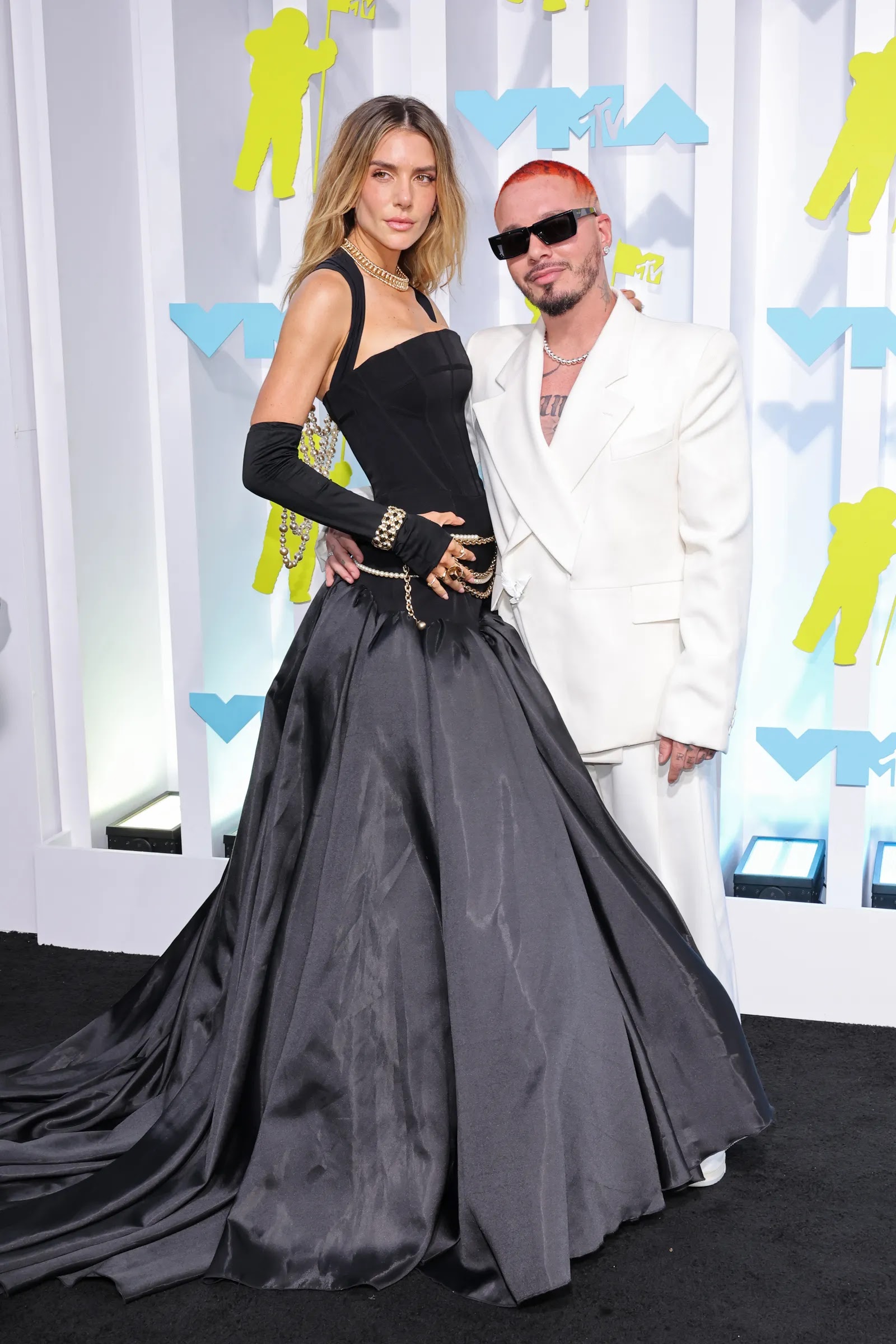 Los impresionantes looks de las celebridades en la alfombra roja de los MTV VMAs 2022